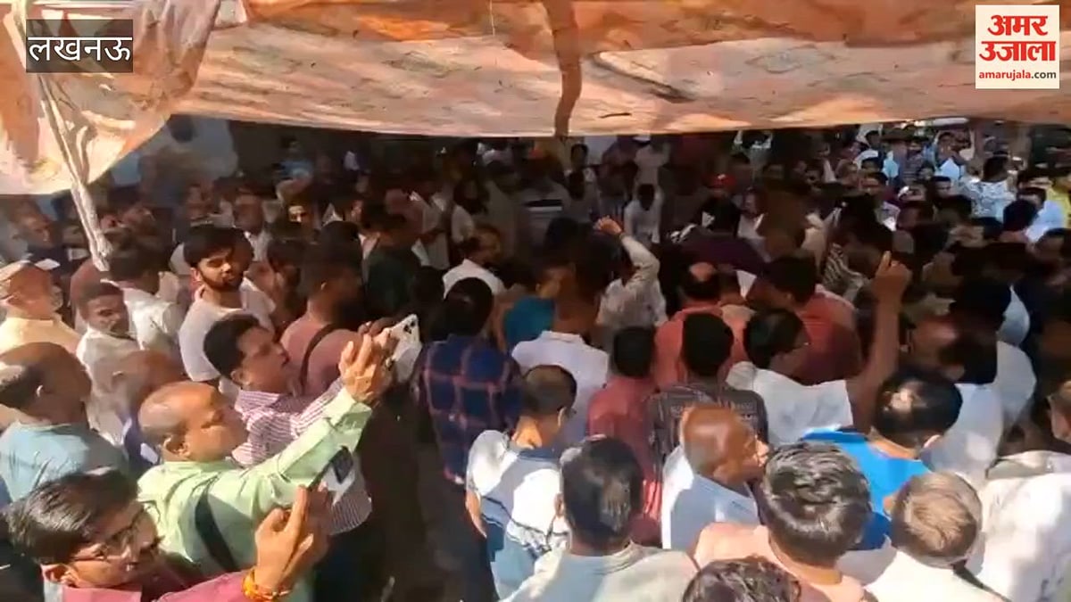 लखनऊ तिहरा हत्याकांड: आरोपियों को फांसी देने की मांग, गुस्साए लोगों की पुलिस से कहासुनी