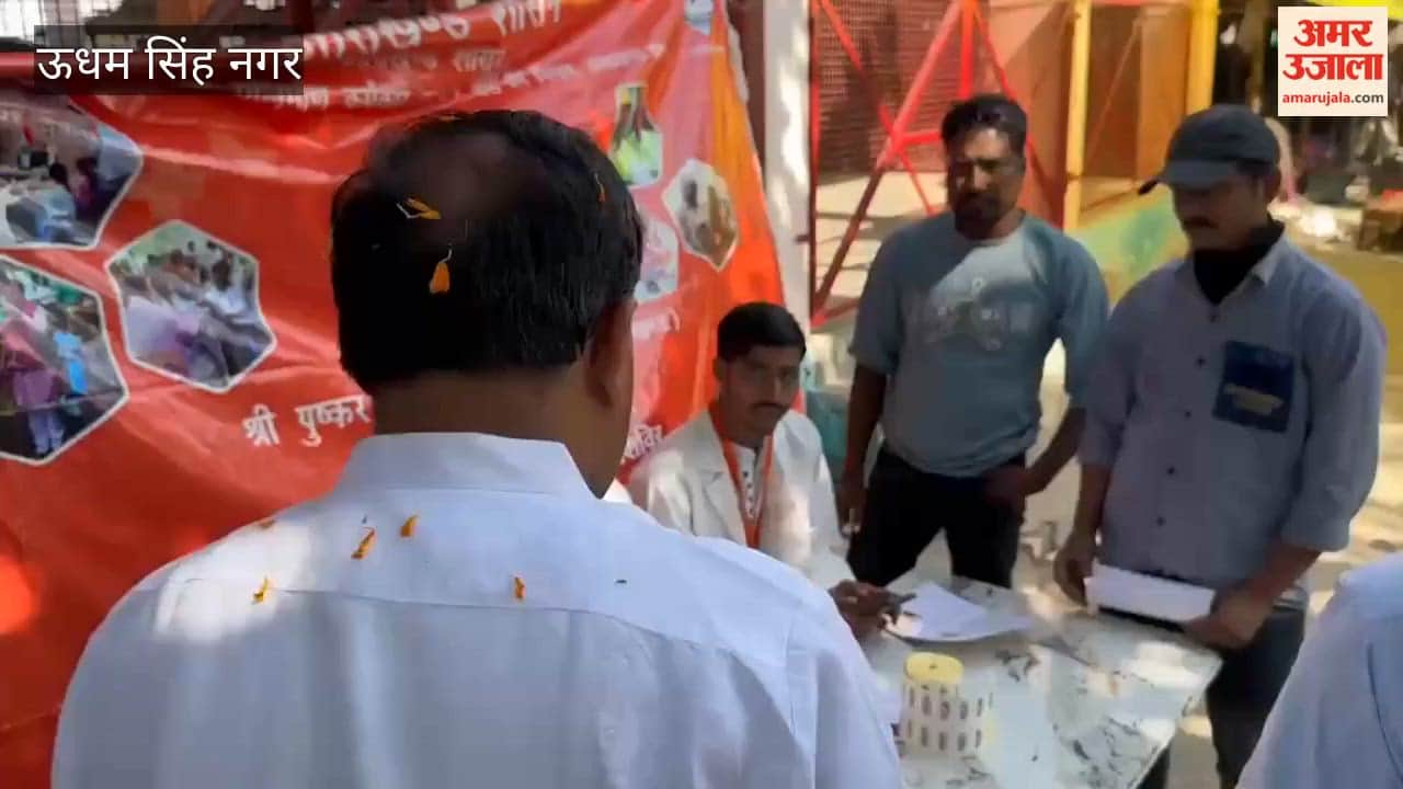 Mayor vikas sharma distributed labour kits in Rudrapur