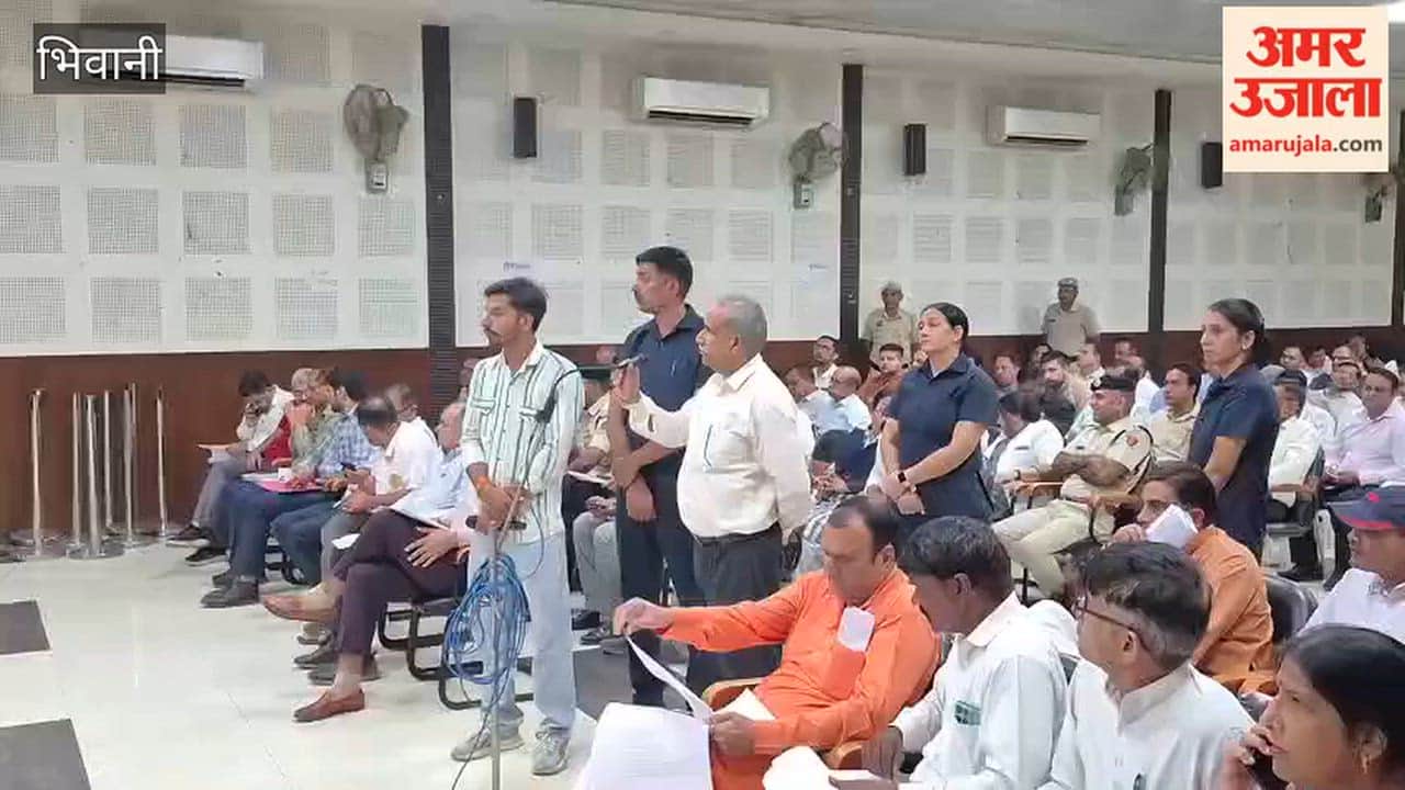 Food, Civil Supplies Minister Rajesh Nagar heard grievances at the Panchayat Bhawan in Bhiwani and resolved them on the spot.