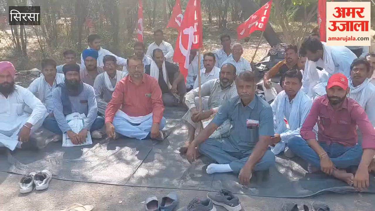 Protest against the cancellation of the registration of six lakh construction workers