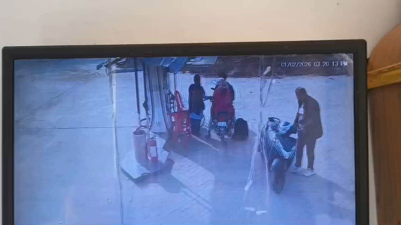 CCTV खंगाल रही पुलिस