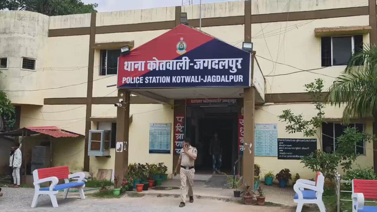 Youths beat up petrol pump employee and 4 arrested