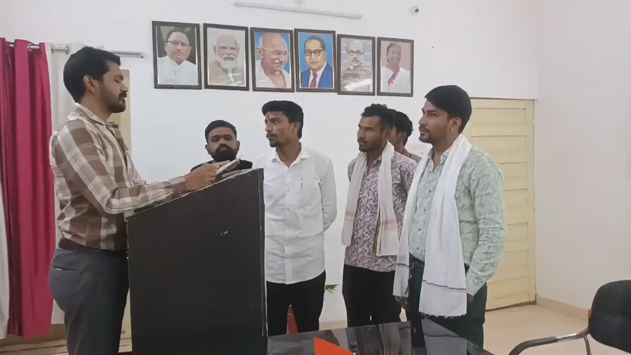एसडीएम कार्यालय पहुंचकर ज्ञापन सौंपा