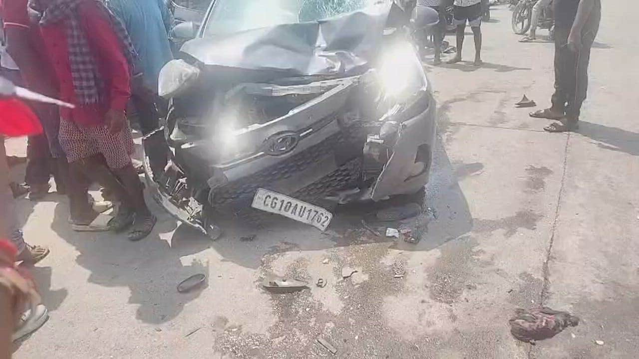 violent collision occurred car driven by female bank manager  four youths from Kotgarh