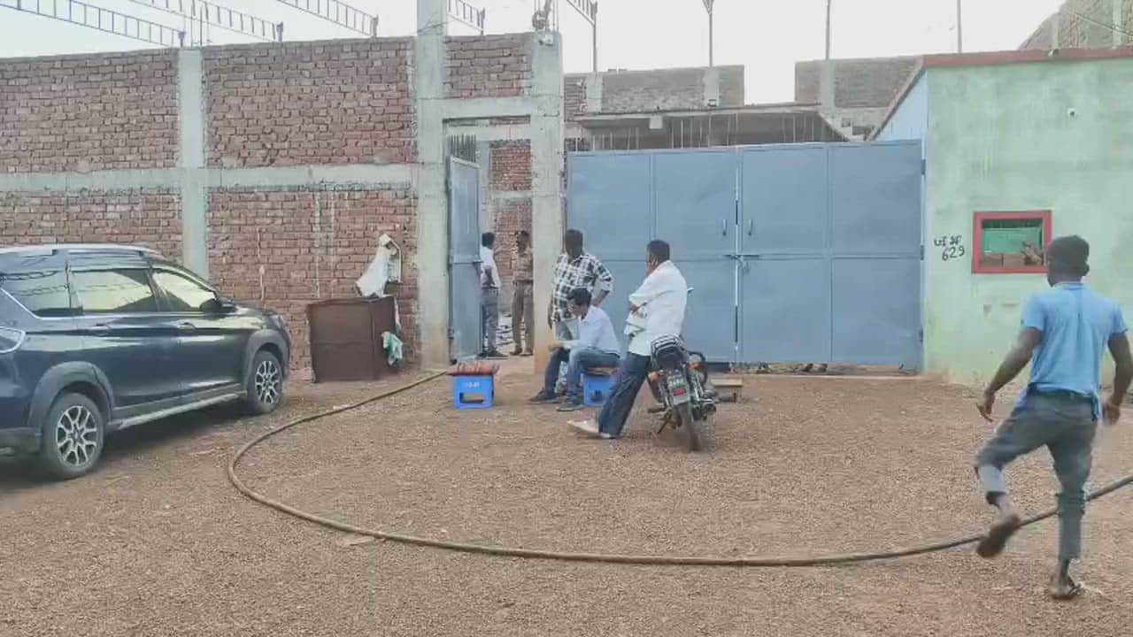 अवैध गुटका फैक्टरी का भंडाफोड़